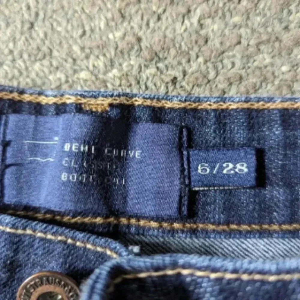 LEVI'S Demi Curve Classic Boot Cut Jeans Women's size 6M - Picture 3 of 5